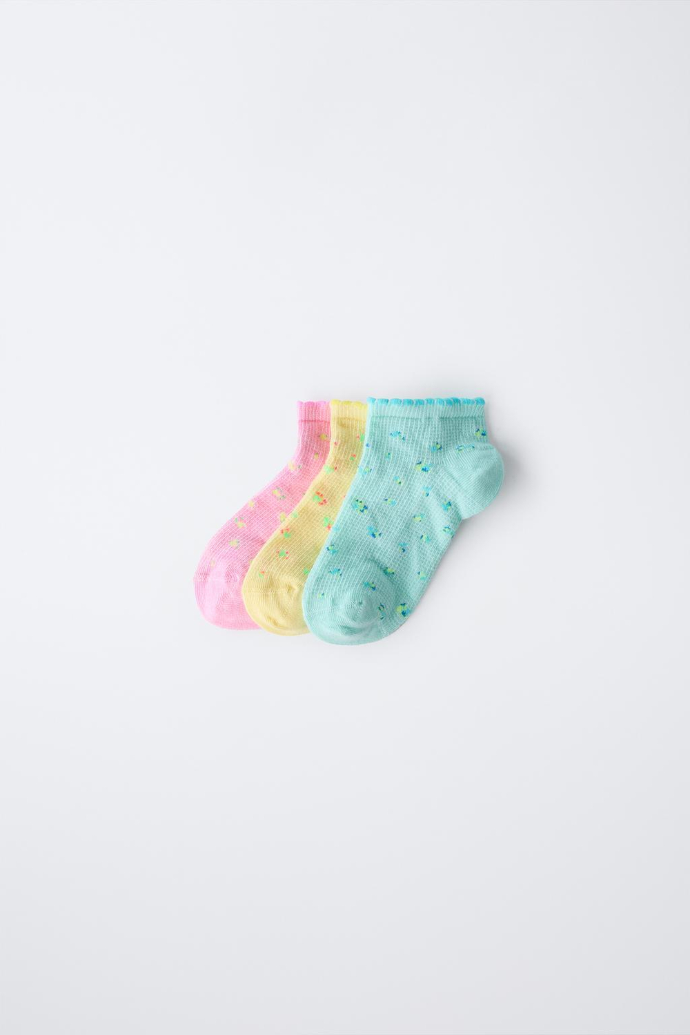 ZARA НАБОР ИЗ 3 ПАР НОСКОВ С ЦВЕТОЧНЫМ ПРИНТОМ, НЕОНОВЫЙ РОЗОВЫЙ