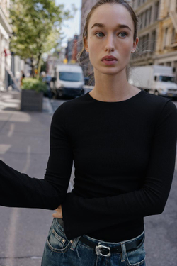 ZARA ФУТБОЛКА В РУБЧИК С РАСКЛЕШЕННЫМИ РУКАВАМИ, ЧЕРНЫЙ