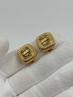 Миниатюрные клипсы с лого Givenchy