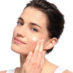 MIXA Niacinamide Glow - осветляющий крем с увлажняющим эффектом /   50  ml  / GTIN 3600551108407