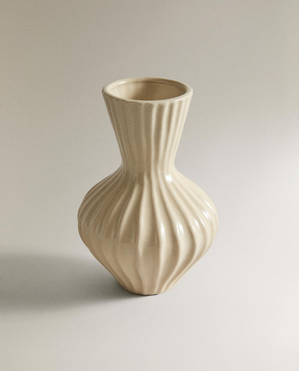 Zara Home Ваза из керамики, цвет кремовый, 16 см