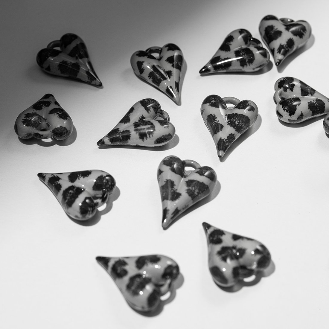 Подвеска "Серый леопард", 27*20мм, акрил