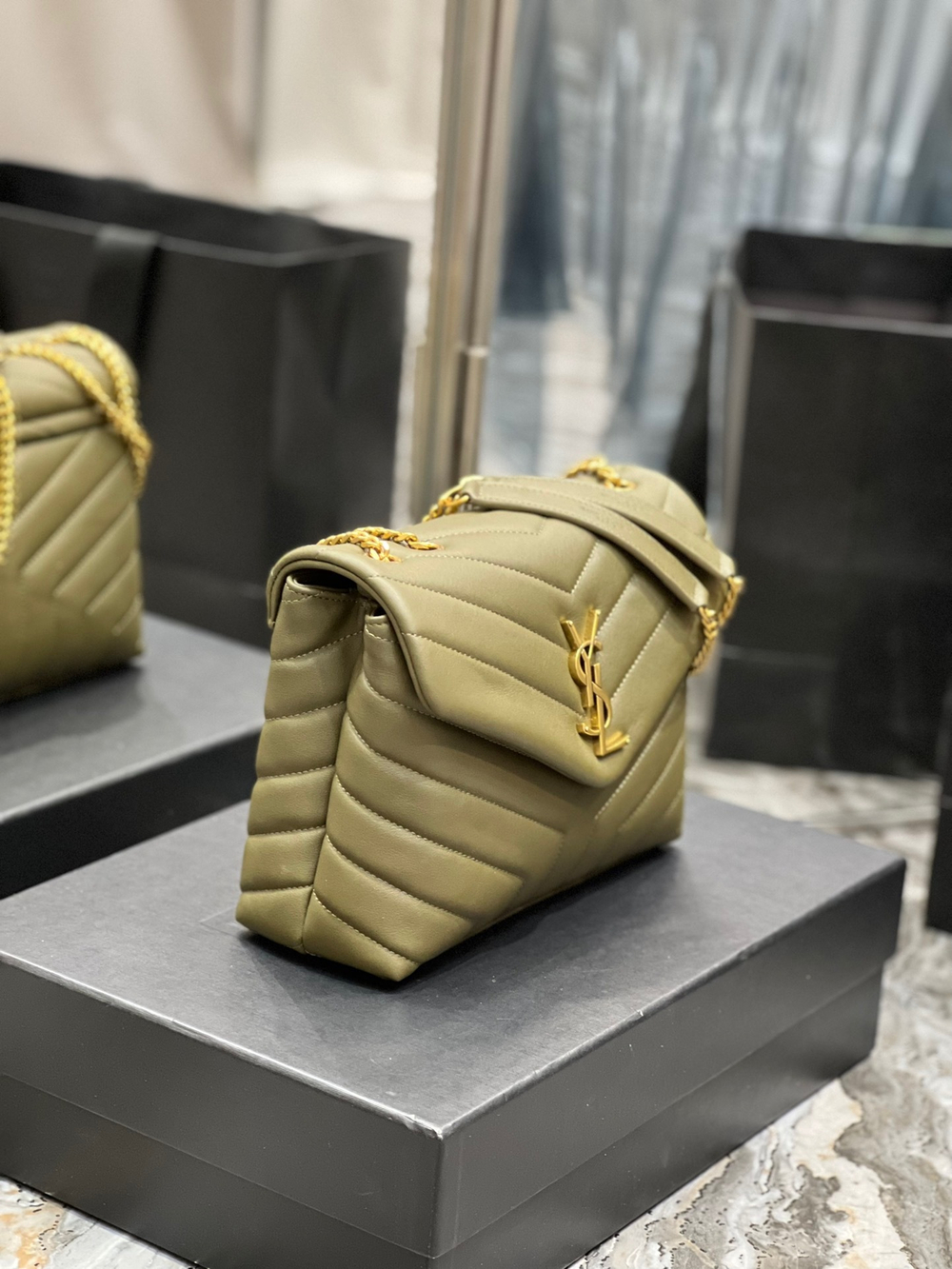 Saint Laurent Loulou 25 cm