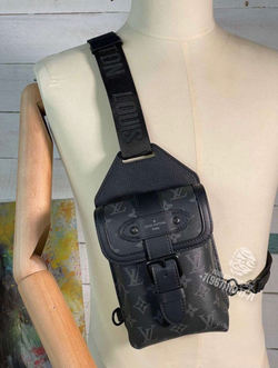 Сумка-слинг Louis Vuitton Saumur
