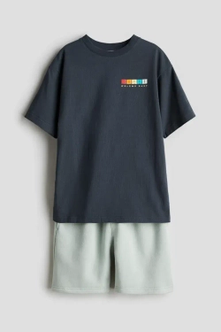 H&M Комплект из футболки и шорт с контрастным принтом, темно-серый