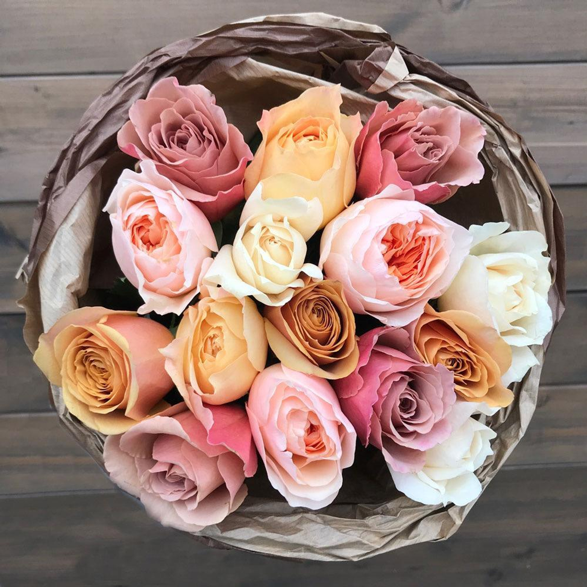 Карамельный микс — букет ароматных, пионовидных, романтических и интерьерных роз