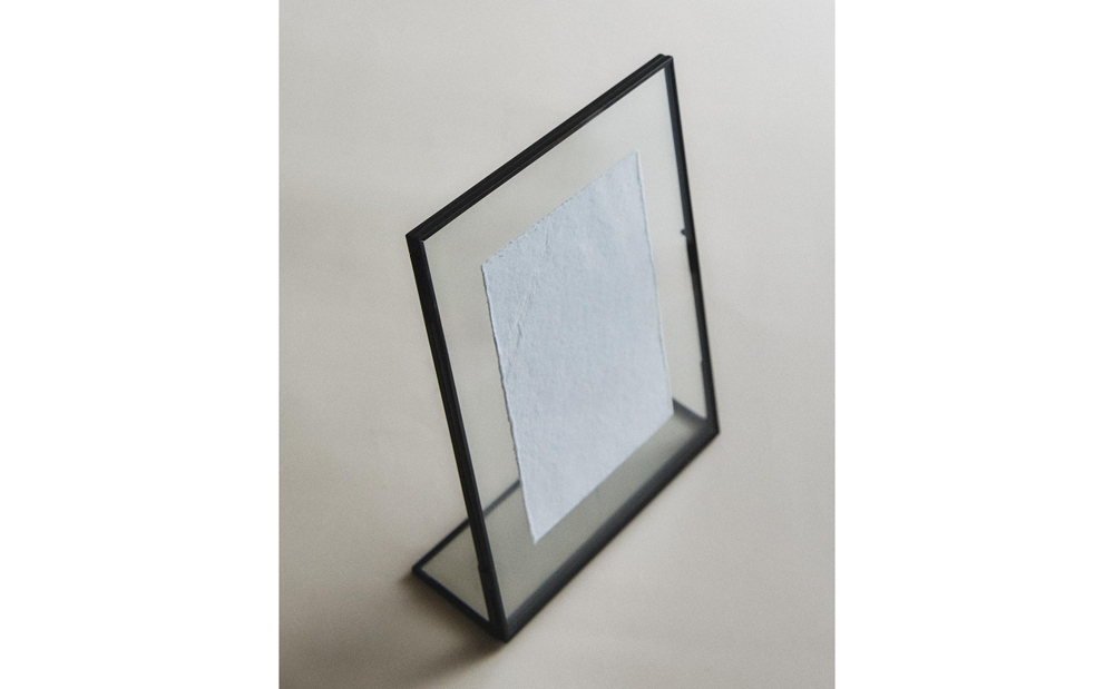 Zara Home Фоторамка из стекла, цвет чёрный, 20 см