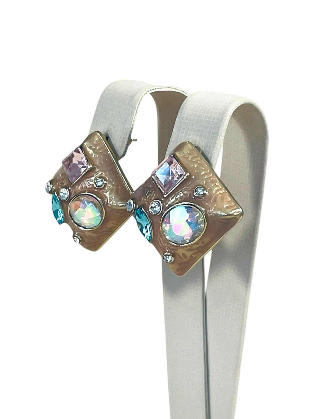 Серьги пусеты ромб с камнями