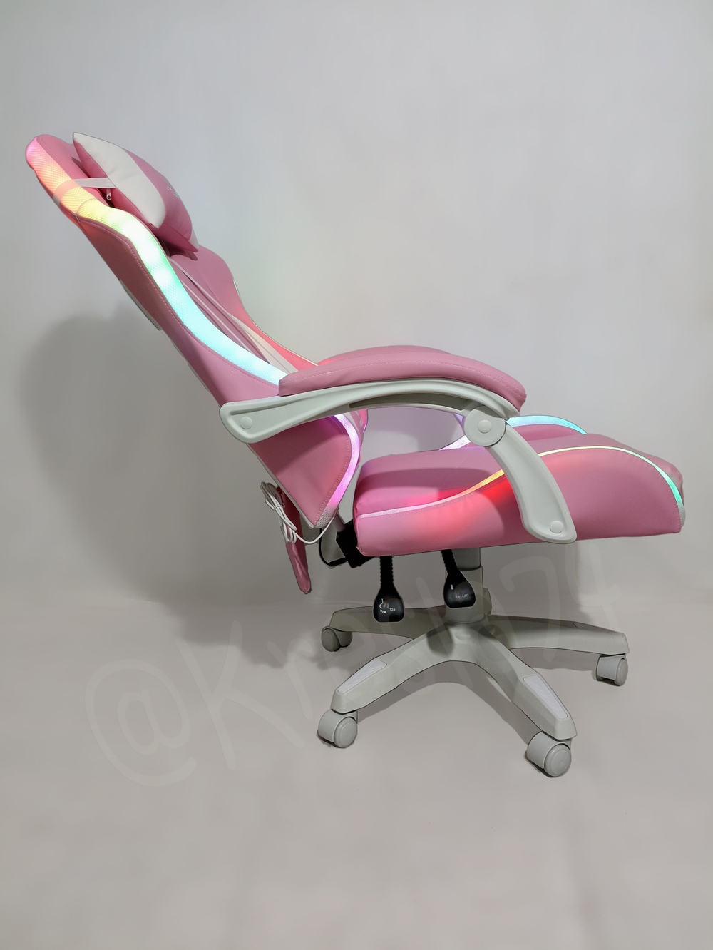 Геймерское кресло с RGB подсветкой розовое