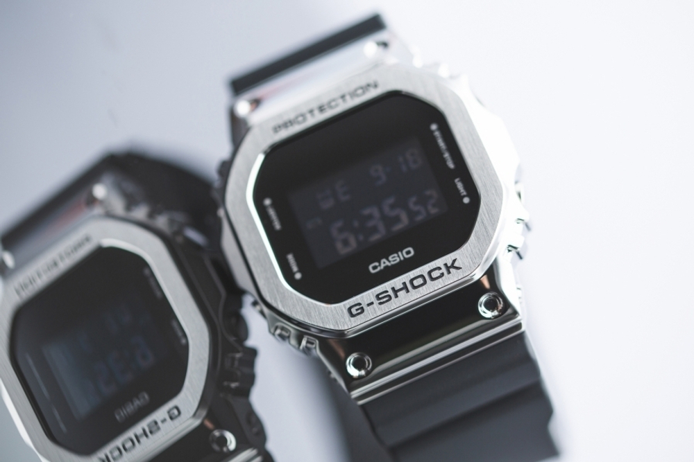 Часы Casio GM-5600-1ER