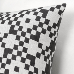 IKEA GINSTSÄCKMAL  (ИКЕА ГИНСТСÄСКМАЛ)  -  Наволочка, черная/белая, 50x50 см
