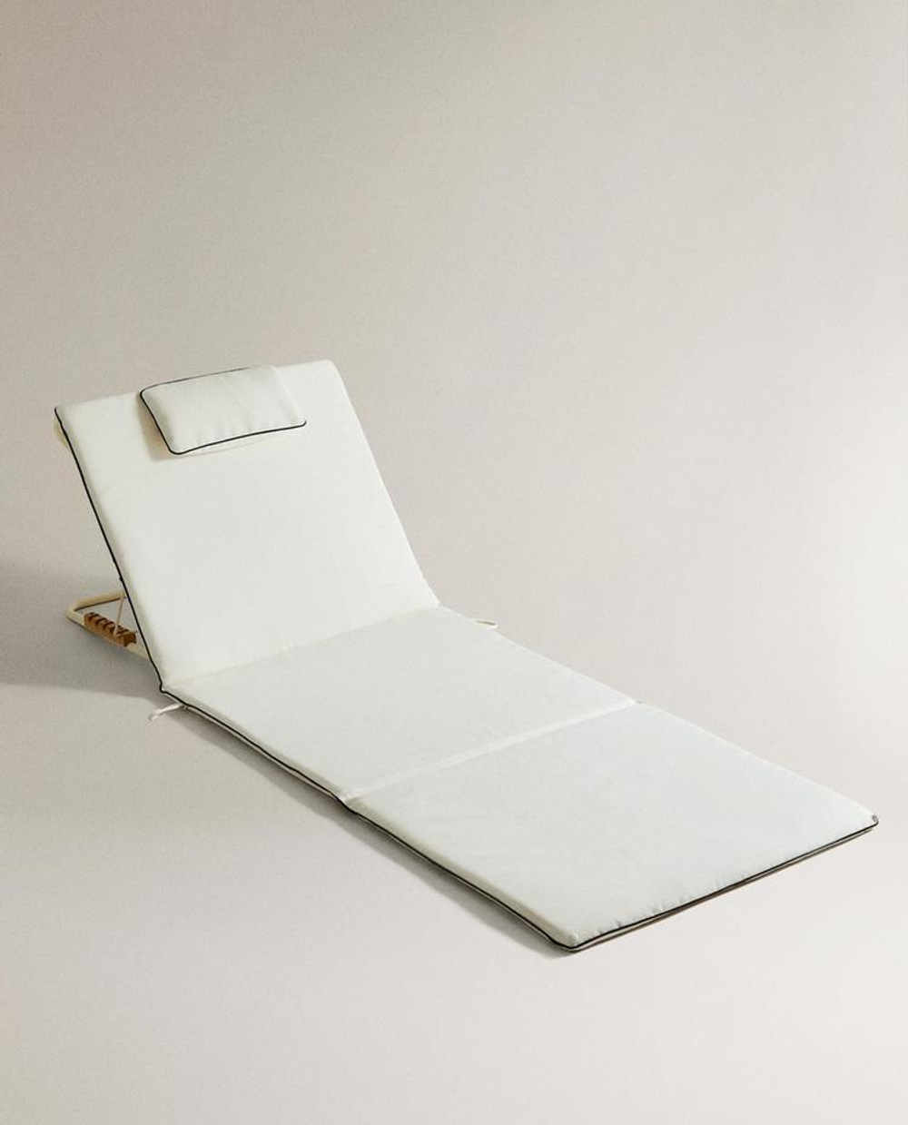 ZARA HOME БОЛЬШОЙ СКЛАДНОЙ ПЛЯЖНЫЙ ШЕЗЛОНГ, БЕЛЫЙ
