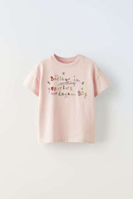 ZARA ФУТБОЛКА С ВЫШИТОЙ НАДПИСЬЮ, РОЗОВЫЙ