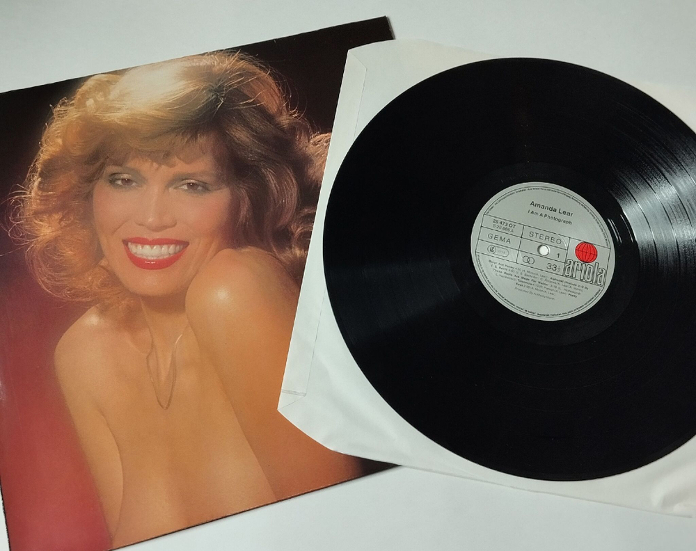 Винтажная виниловая пластинка LP Amanda Lear I Am A Photograph (Germany 1977) Blood And Honey