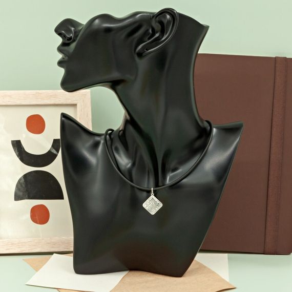 Ромб иллюминатов - подвеска с знаком масонов из серебра на постаменте 2