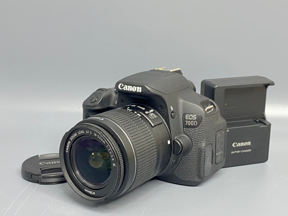 Canon 700D Kit 18-55mm III 32.000 кадров