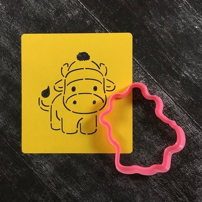 Бык №42 в шапочке с помпоном