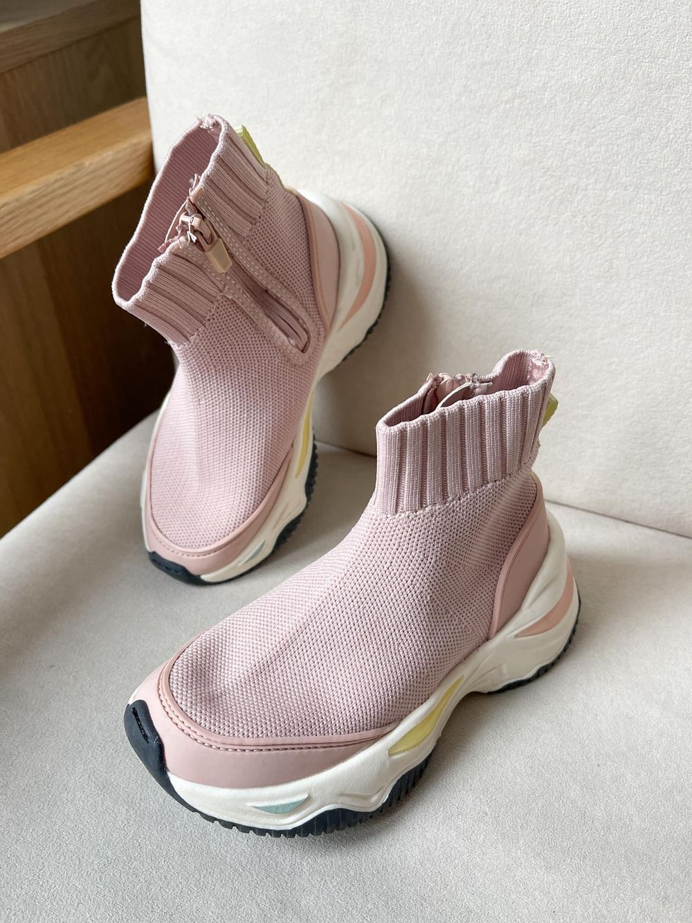 Кроссовки Zara