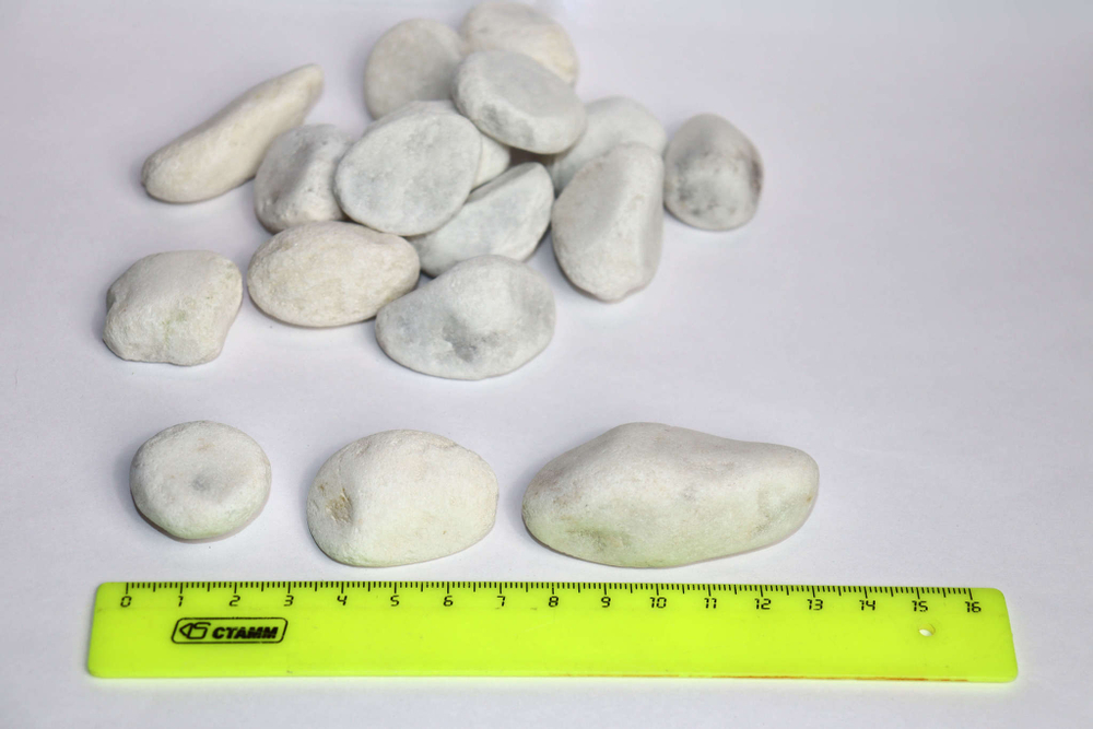 Натуральная галька для декора белая размер 3-5 см.