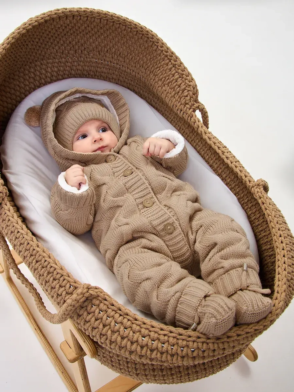 Вязаный комбинезон для новорожденных