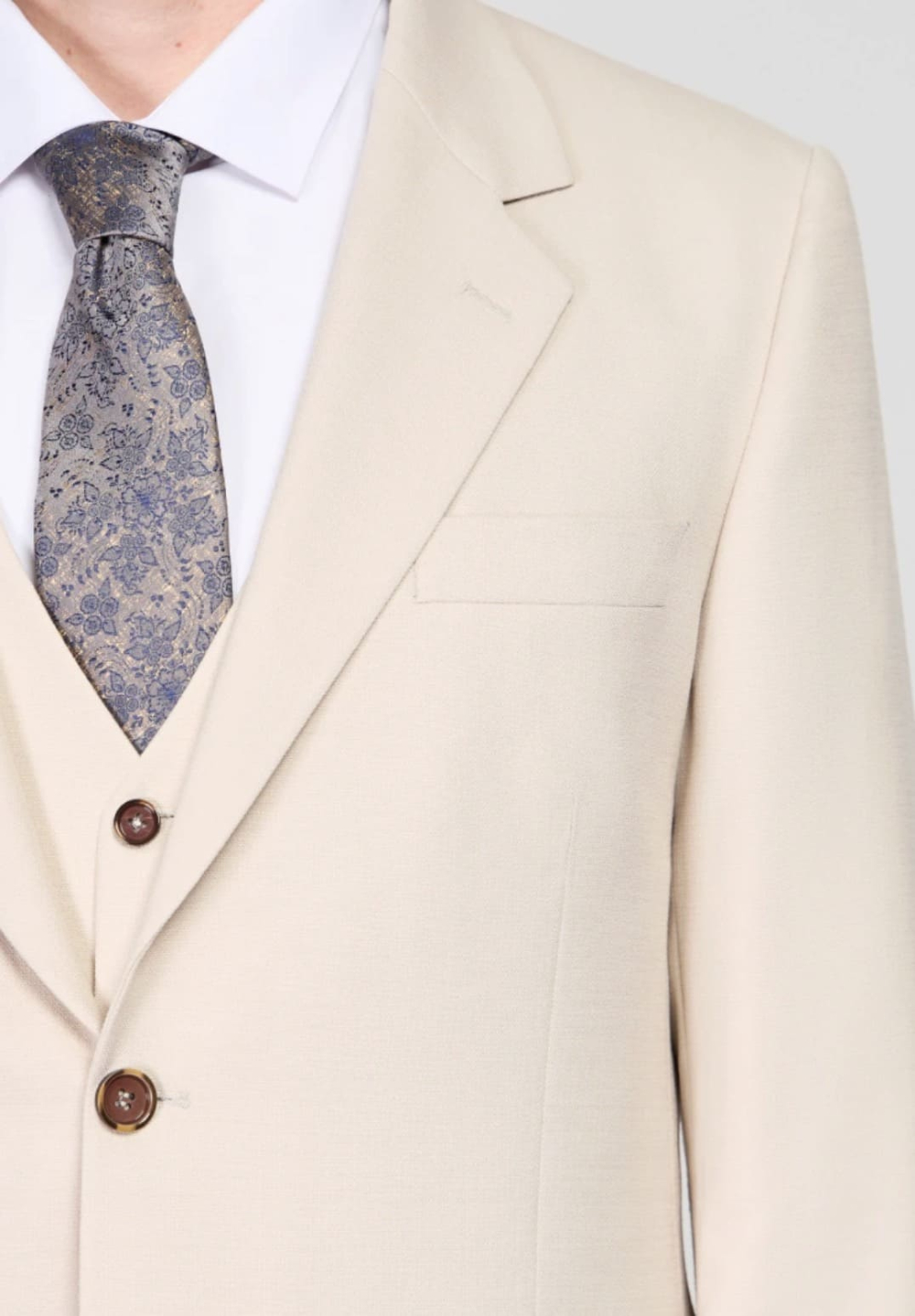 Мужской костюм тройка (молочный) В89