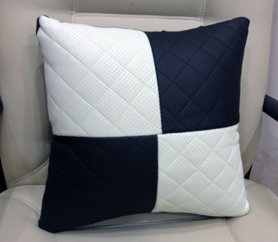 Автомобильная подушка в салон из экокожи "Ромб"