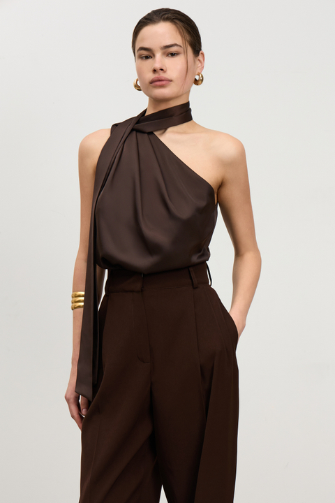 Брюки-бананы из костюмной ткани