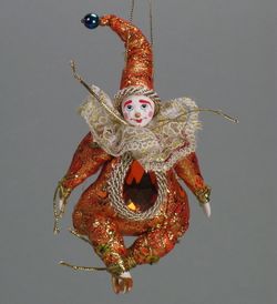 Ёлочная игрушка Гном-Самоцвет парчовый