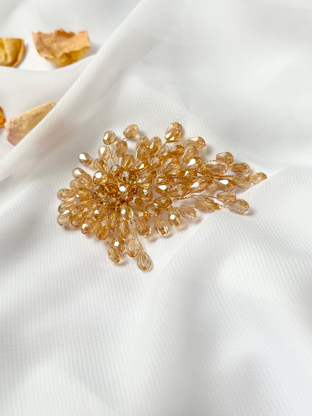 Брошь-цветок, проволока, кристаллы премиум, оттенок цитрин