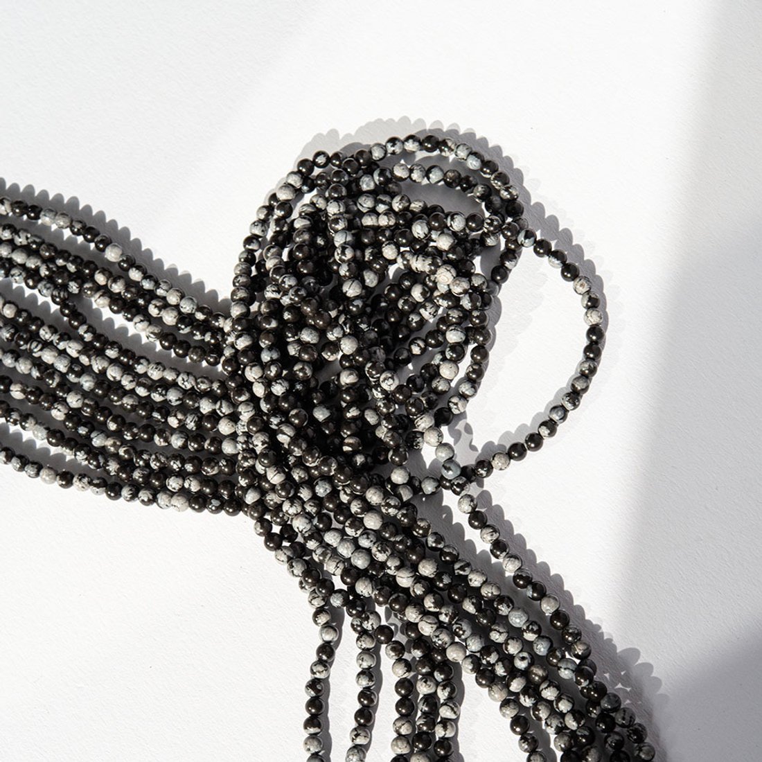 Снежный обсидиан натуральный, бусины в форме шара 3,3мм