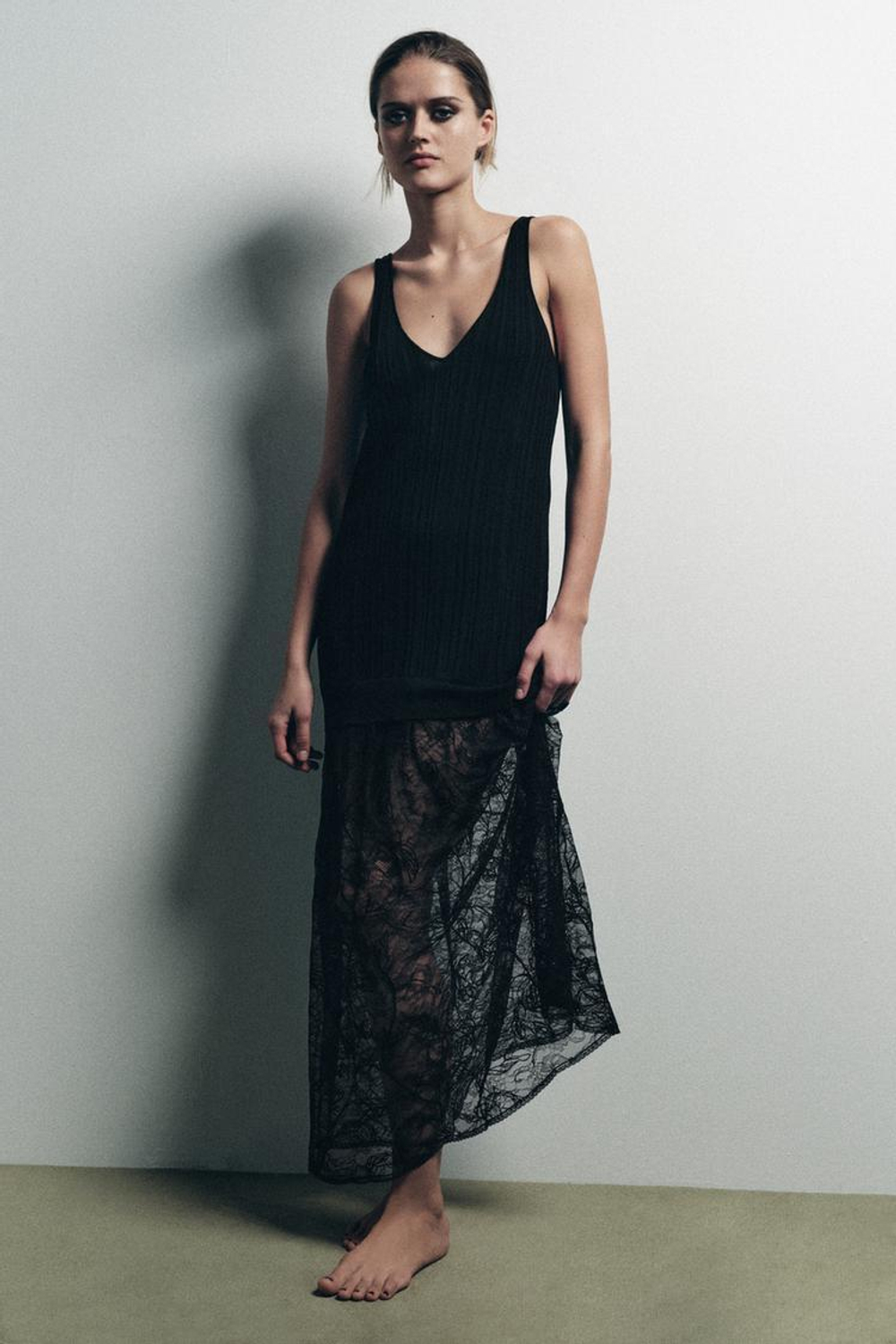 ZARA ТРИКОТАЖНОЕ ПЛАТЬЕ С КРУЖЕВОМ, ЧЕРНЫЙ