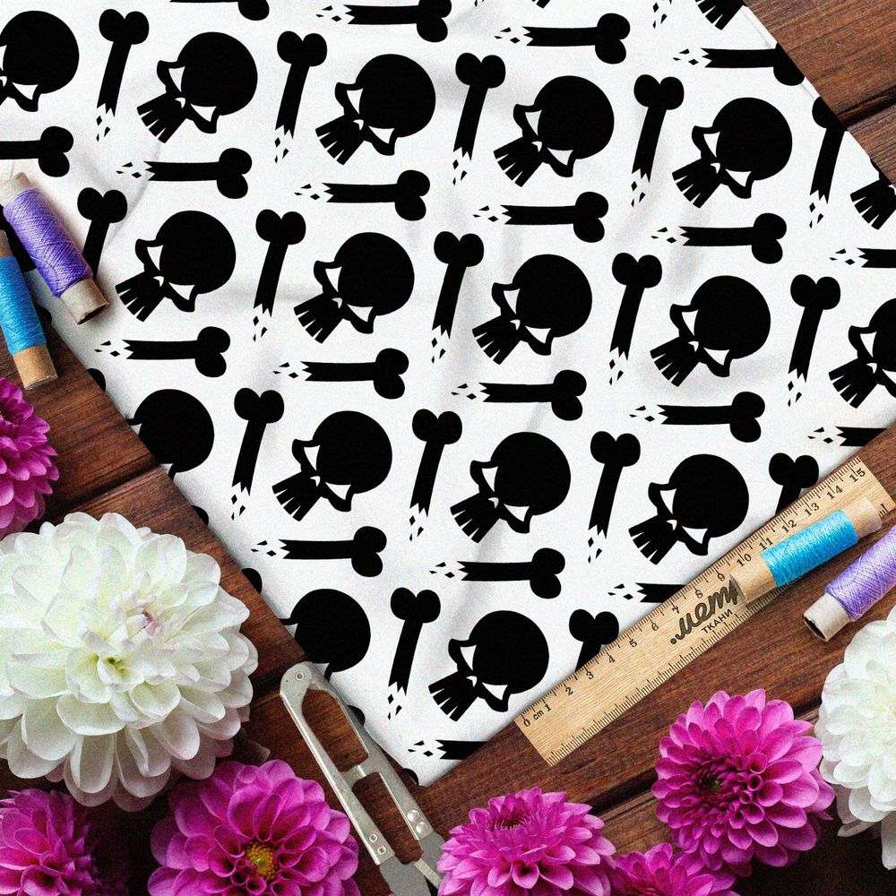 Ткань блэкаут чёрные черепа и кости на бежевом фоне