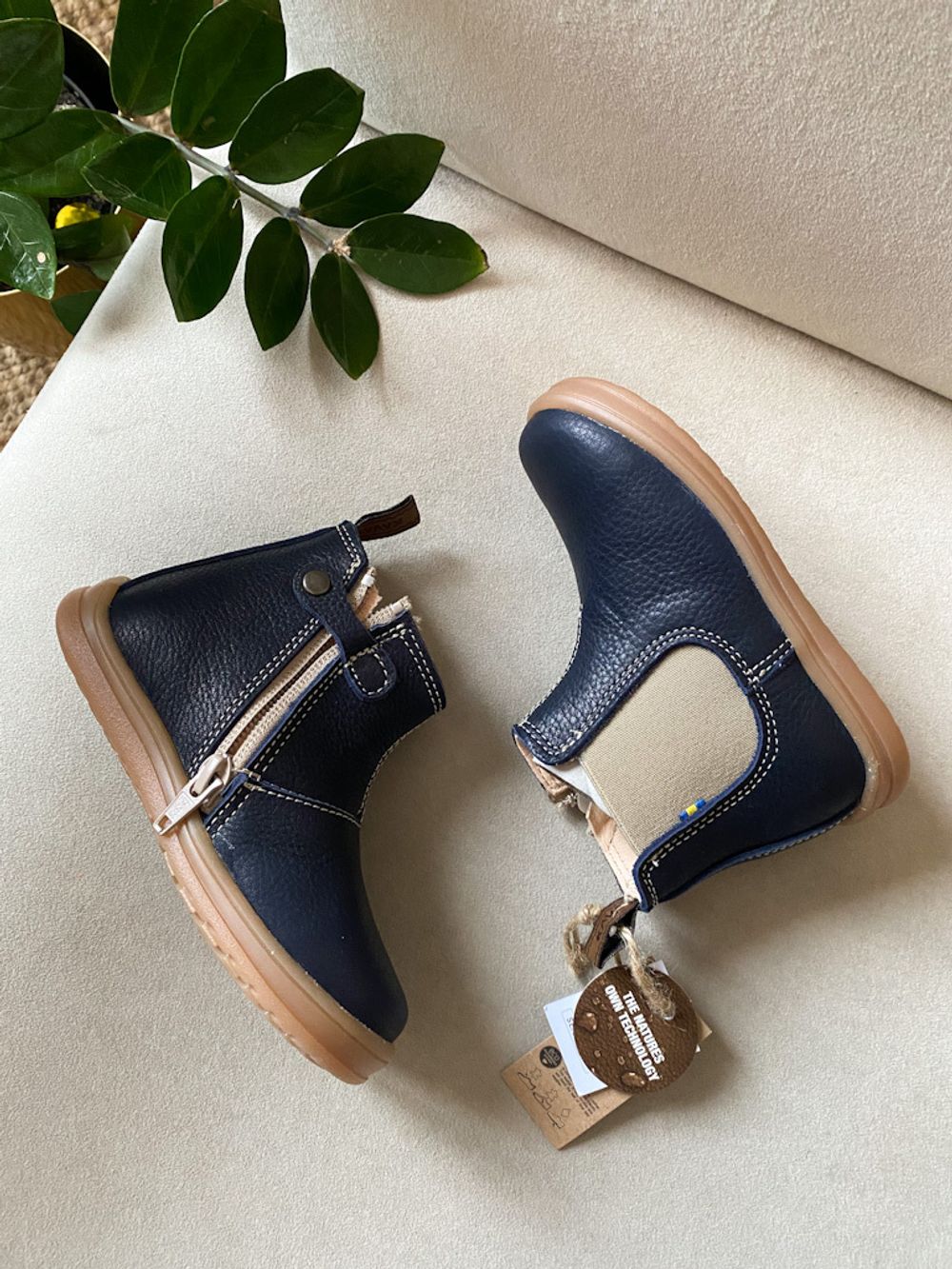 Новые кожаные ботнки Kavat, 25