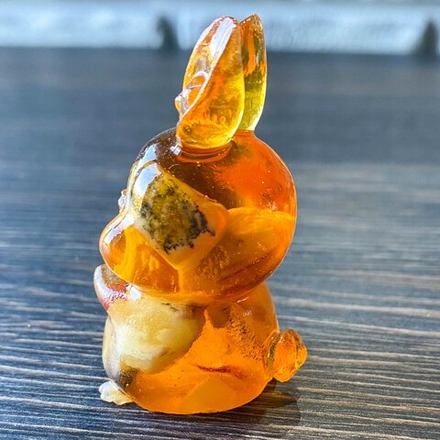 Кролик с морковкой