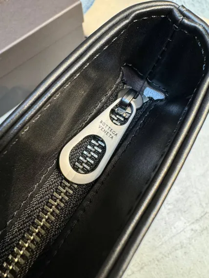 Сумка кожаная Bottega Veneta через плечо