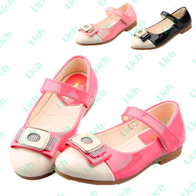 Туфли лаковые с бантом и контрастной вставкой на мыске