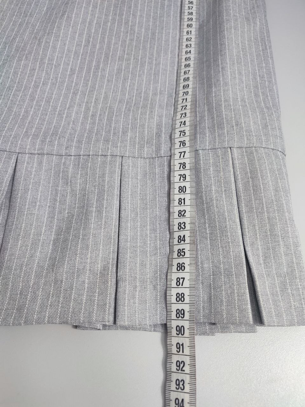 Платье Deniza светло-серое в полоску 44 размер