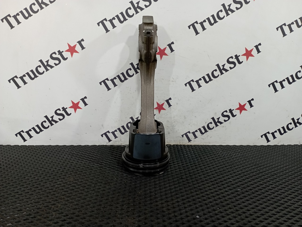 Поршень с шатуном