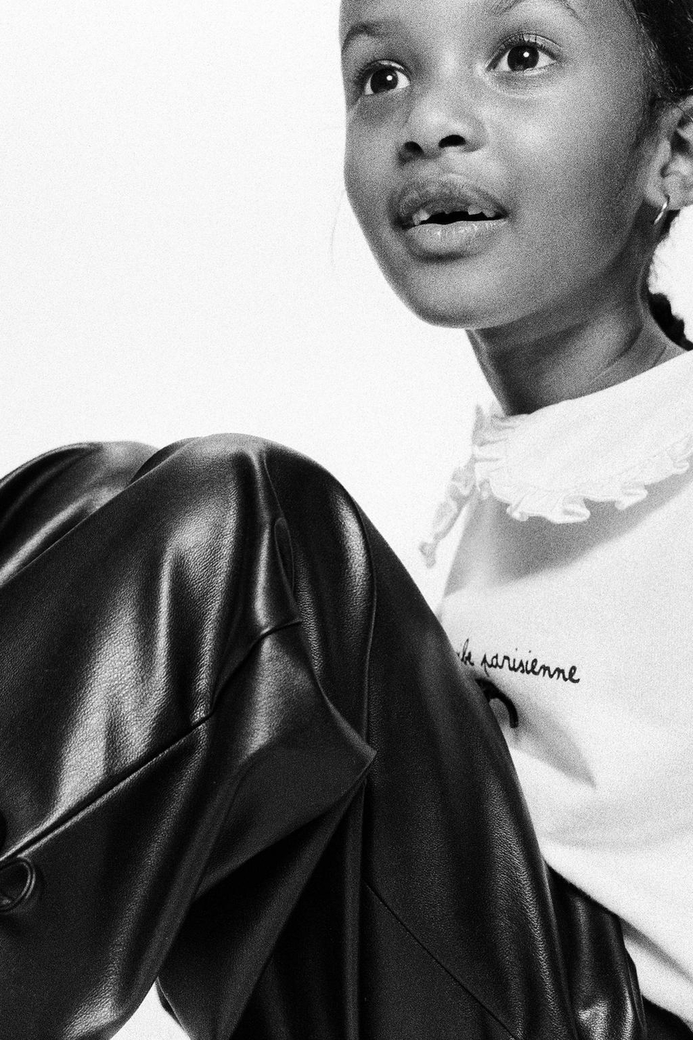 ZARA ПРЯМЫЕ БРЮКИ ПОД КОЖУ С ЛЕНТАМИ, ЧЕРНЫЙ