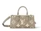 Сумка-тоут LOUIS VUITTON On The Go East West со съемным ремнем-цепочкой с плетёной отделкой из кожи