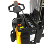 Штабелер электрический самоходный ES16-RS (г/п 1.6 т, 4.5 м, с Li-ion батареей) SMART PREMIUM 64-0070-2