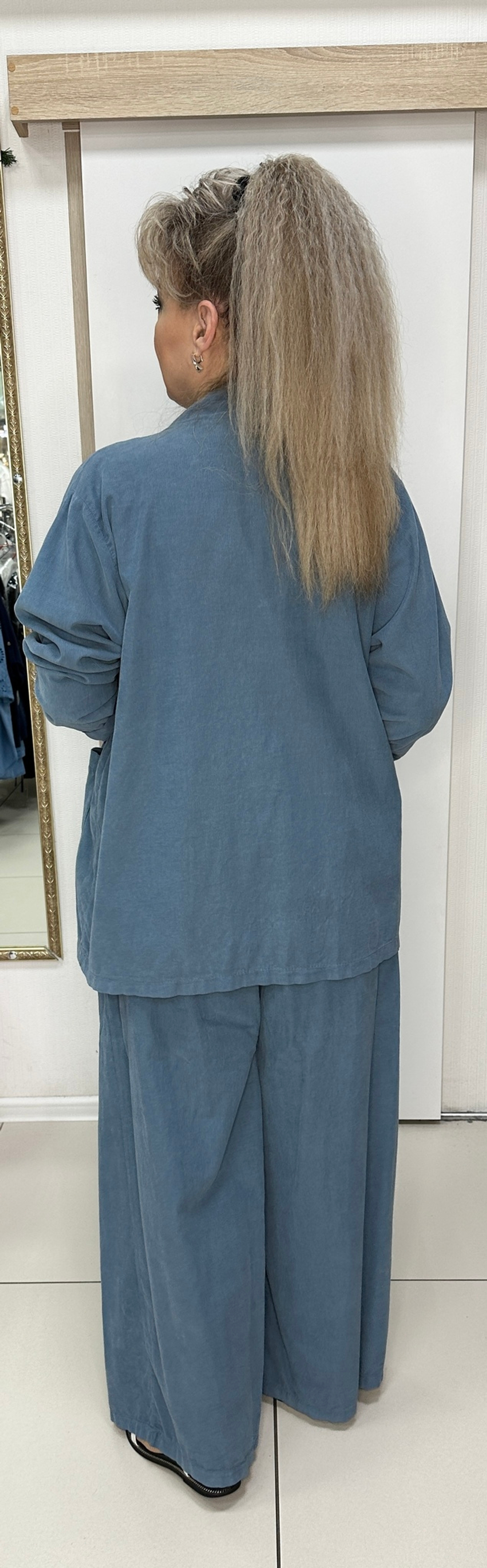 Итальянский брючный костюм из микро вельвета в джинсовом цвете