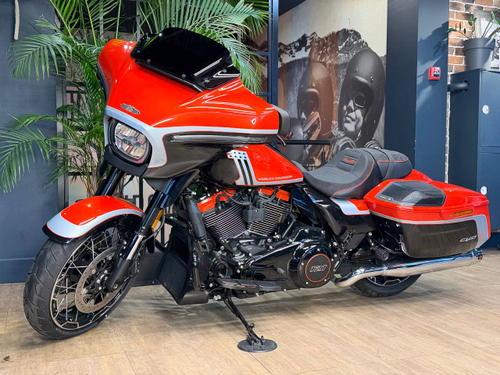 Harley-Davidson CVO Street Glide (Legendary Orange)