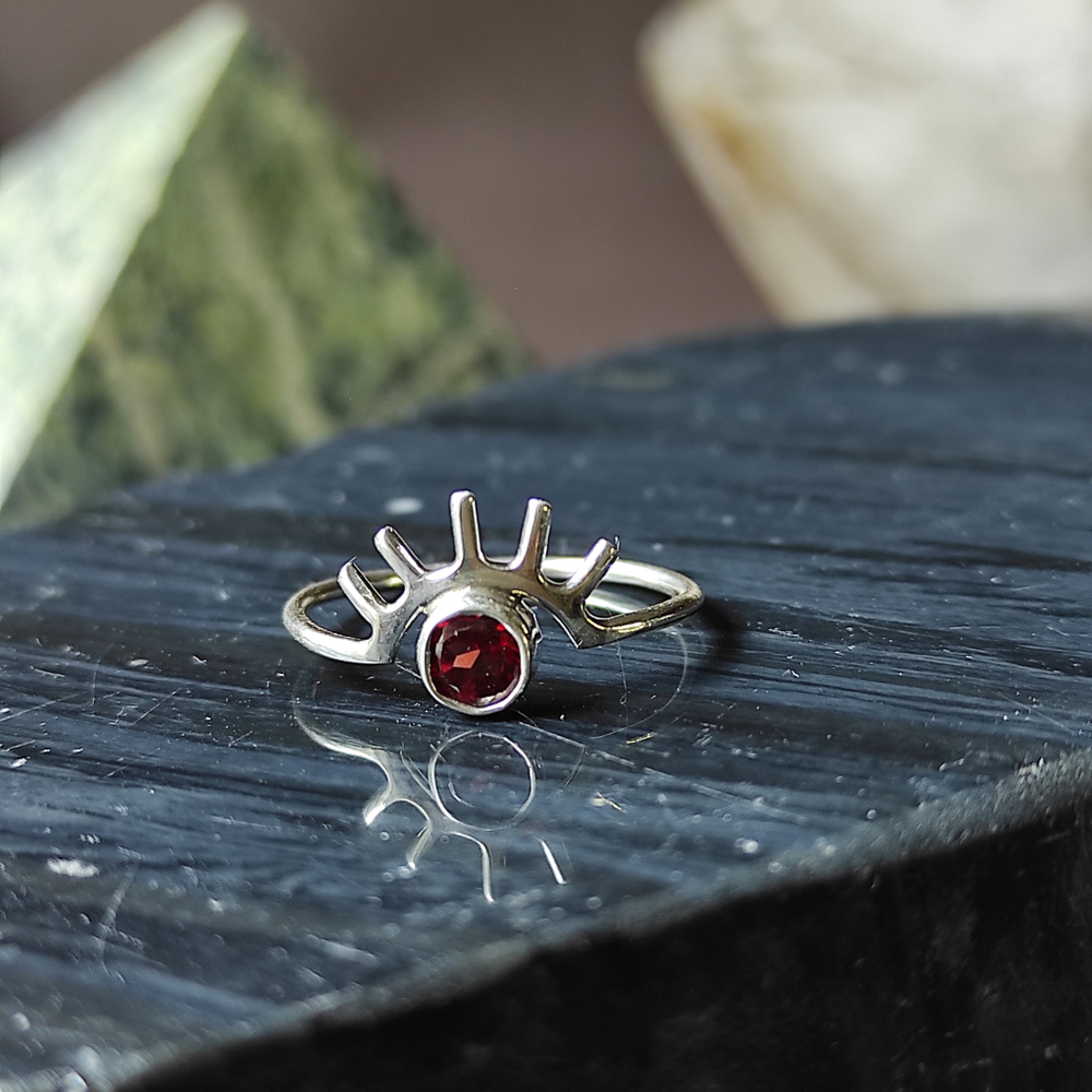 Кольцо СОЛНЦЕ, серебро/гранат