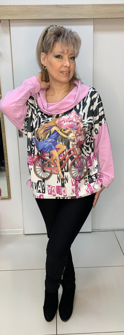 Яркий принтовый джемпер-толстовка с капюшоном