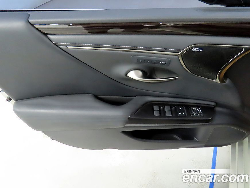 Lexus ES300h 7 Generation Executive (02.2020)