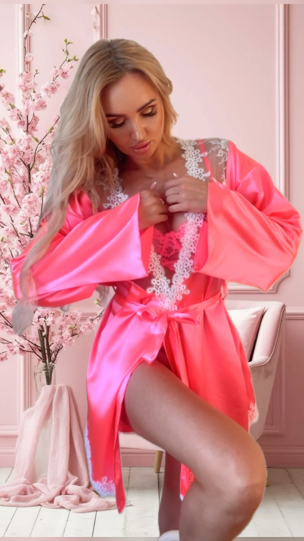 Халат кружевной с вышивкой