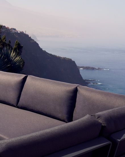 5-местный угловой диван и стол Tosqueta из алюминия и массива тикового дерева La Forma Испания 