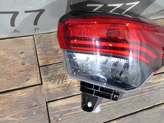 Фонарь задний правый Toyota Highlander 4 (U70) 19-нв Б/У Оригинал 815500E291