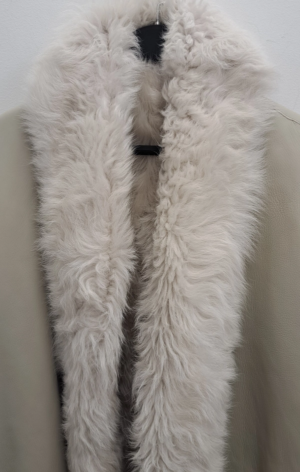 Дубленка двусторонняя белая Тиградо